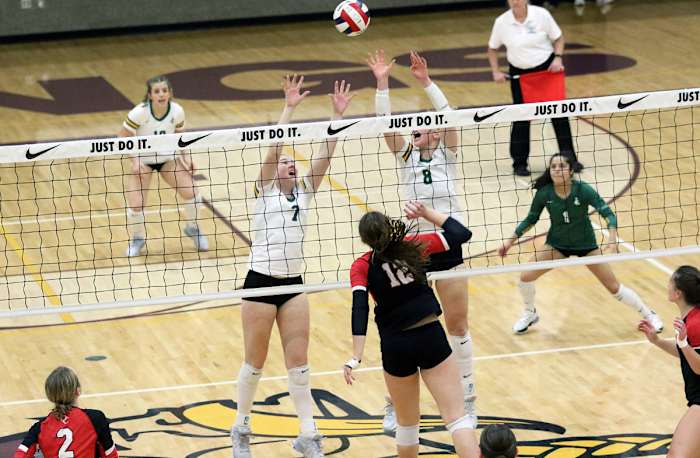a Jesuit Oregon City 6A Oregon volleyball final November 4 2023 Dan Brood 24